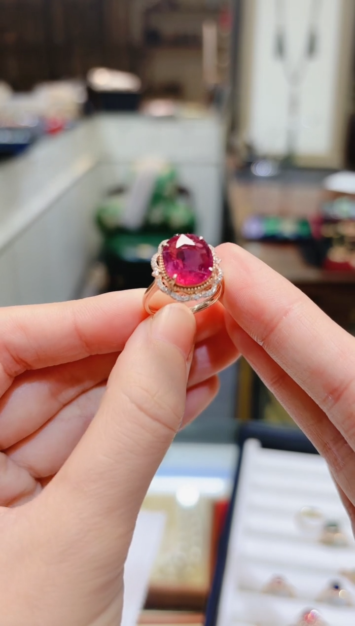 【闪购商品】碧玺戒指18K金镶嵌切割蛋面碧玺戒指