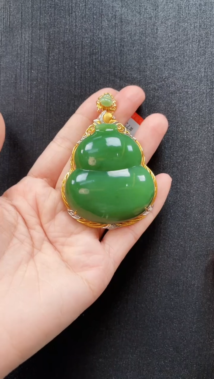 吊坠(赠链)18K金镶嵌和田玉多样性发一