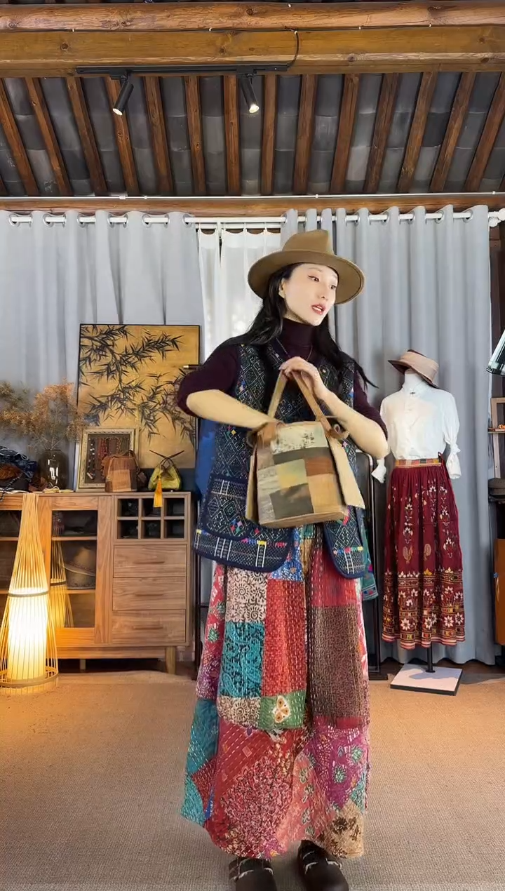 设计师款咖色拼接包包