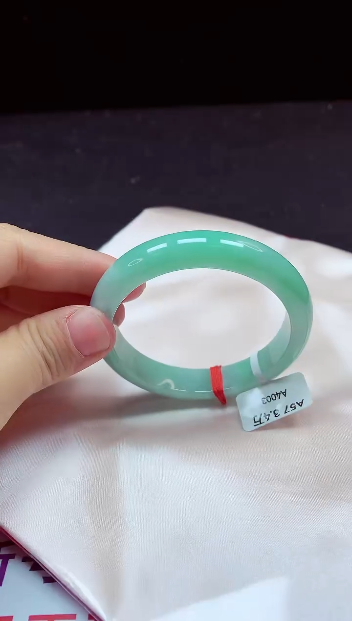 【闪购商品】翡翠手镯未镶嵌镯子57+