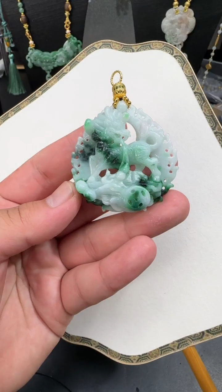 【闪购商品】翡翠颈饰未镶嵌拍照