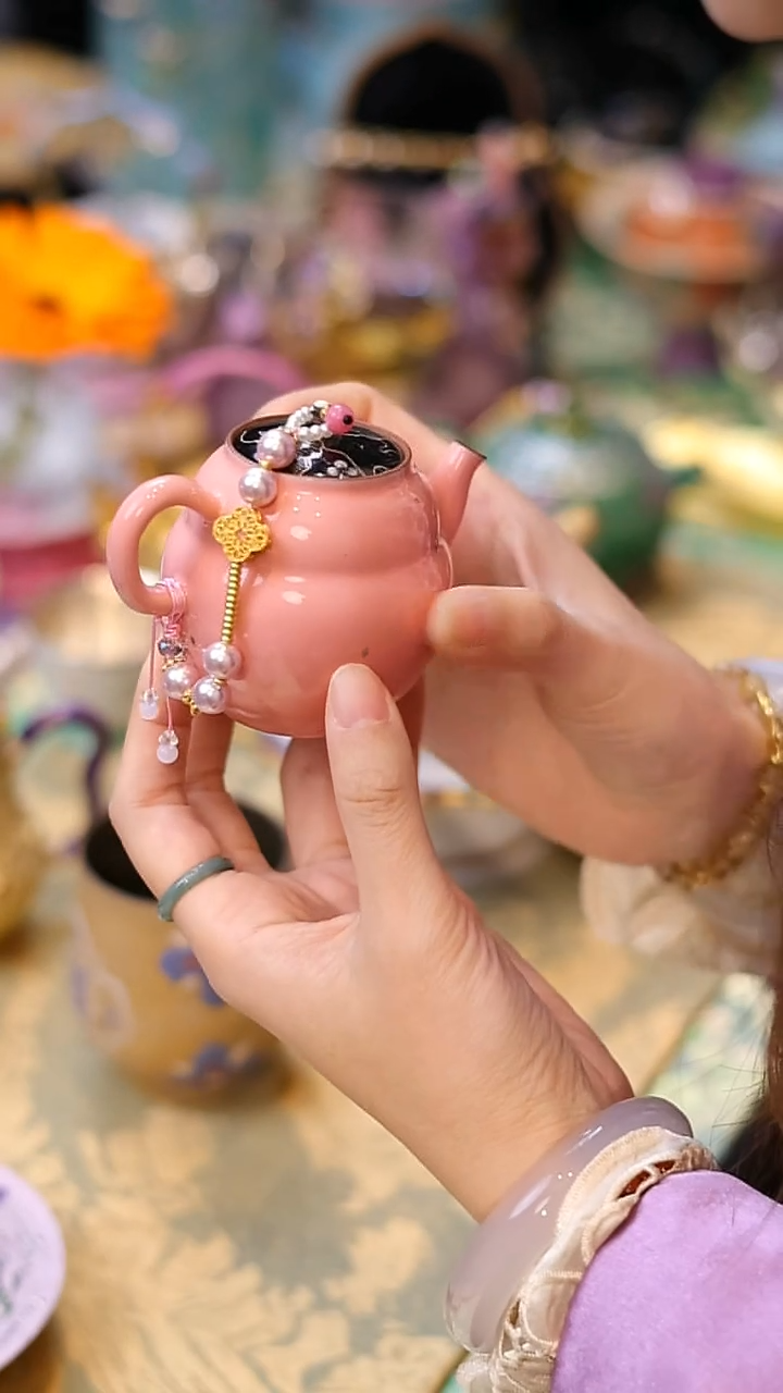 【闪购商品】摆件山怂阿卿直播间@@pm壶+链