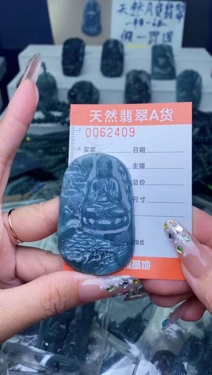 翡翠未镶嵌颈饰··········