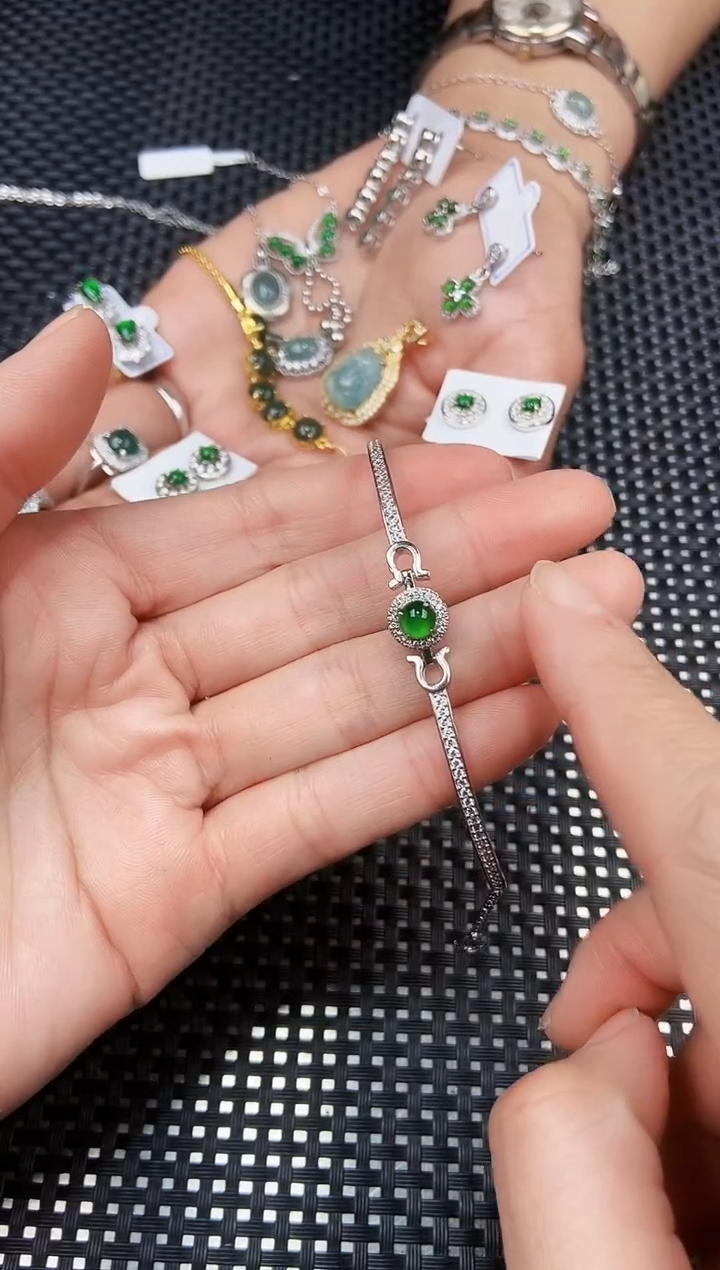 【闪购商品】翡翠手链未镶嵌11111111