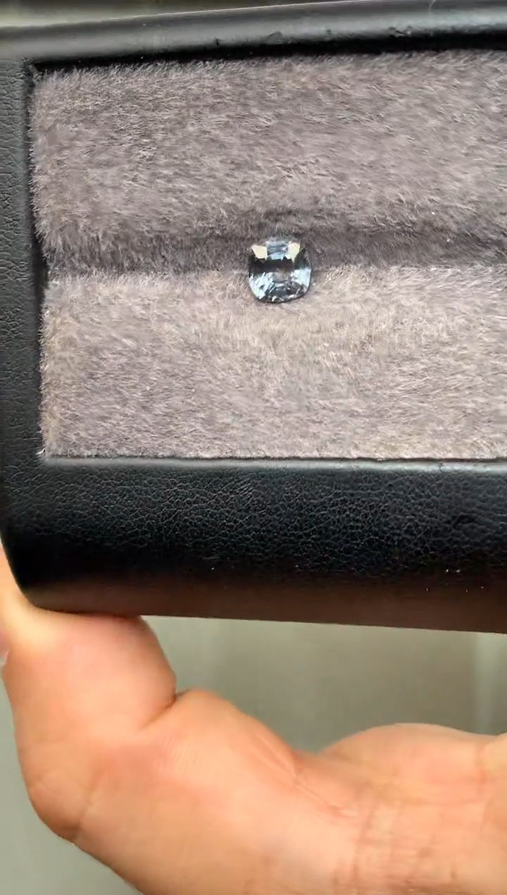 【闪购商品】定制尖晶石裸石未镶嵌枕型 金属灰色调尖晶石 1.05ct