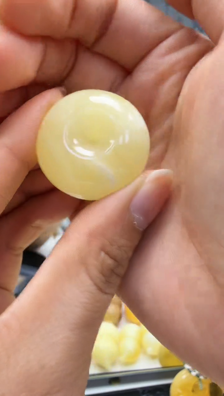 裸石琥珀未镶嵌如图