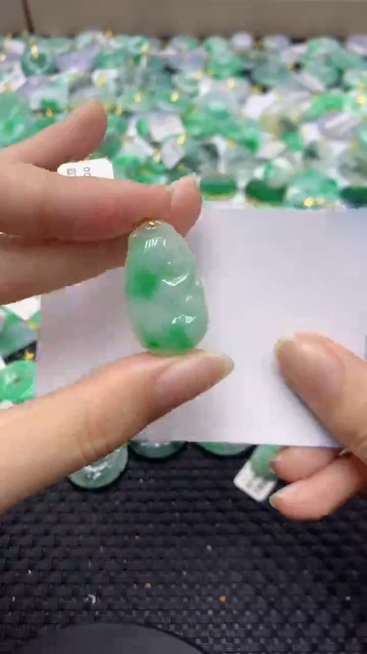 翡翠18K金镶嵌颈饰天然缅甸翡翠A货