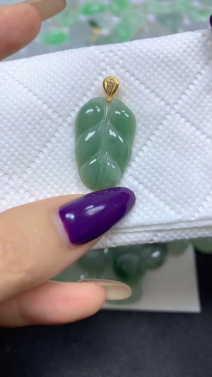 颈饰未镶嵌翡翠 