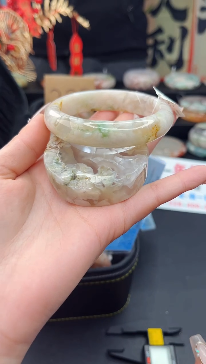 【闪购商品】石英质玉手镯未镶嵌赠送镯心（56圈口）