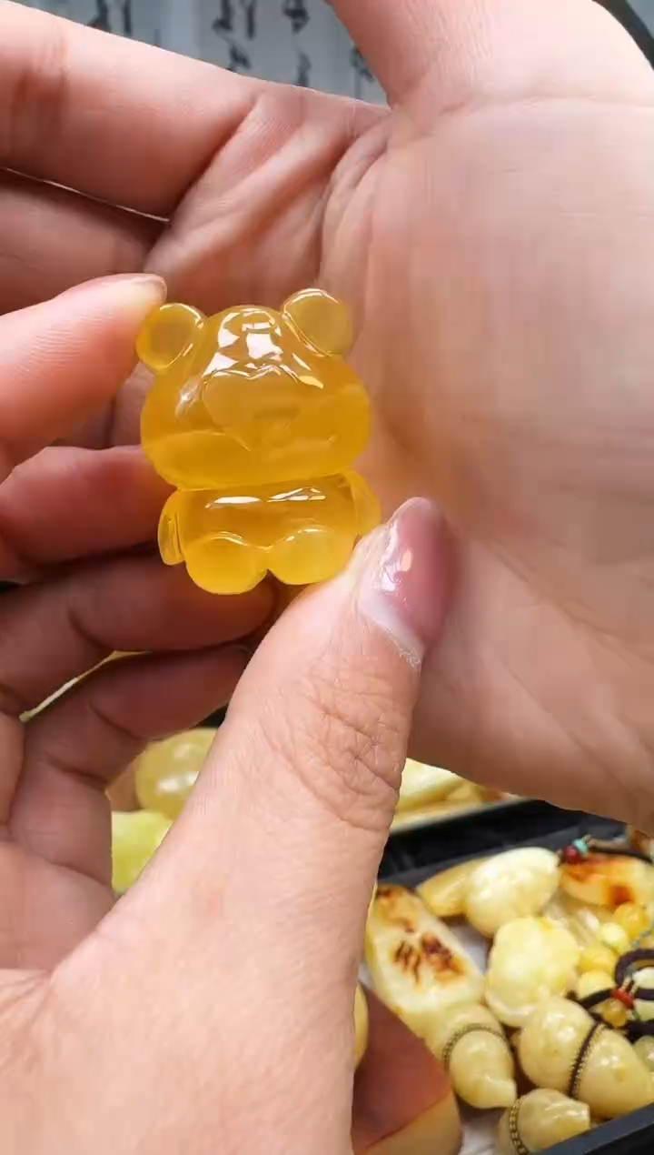 【闪购商品】琥珀裸石未镶嵌小熊