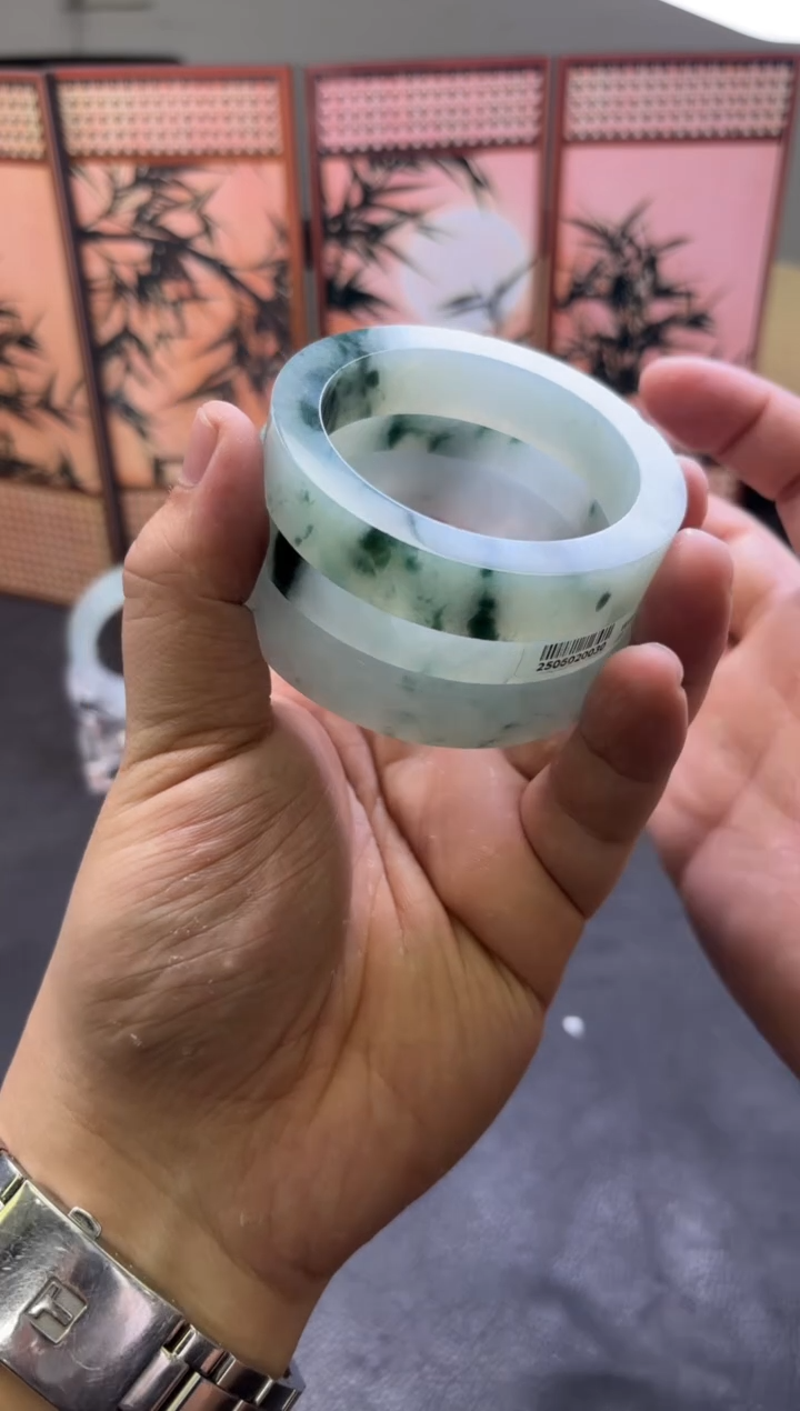 未镶嵌手镯定制翡翠远*谷多样性