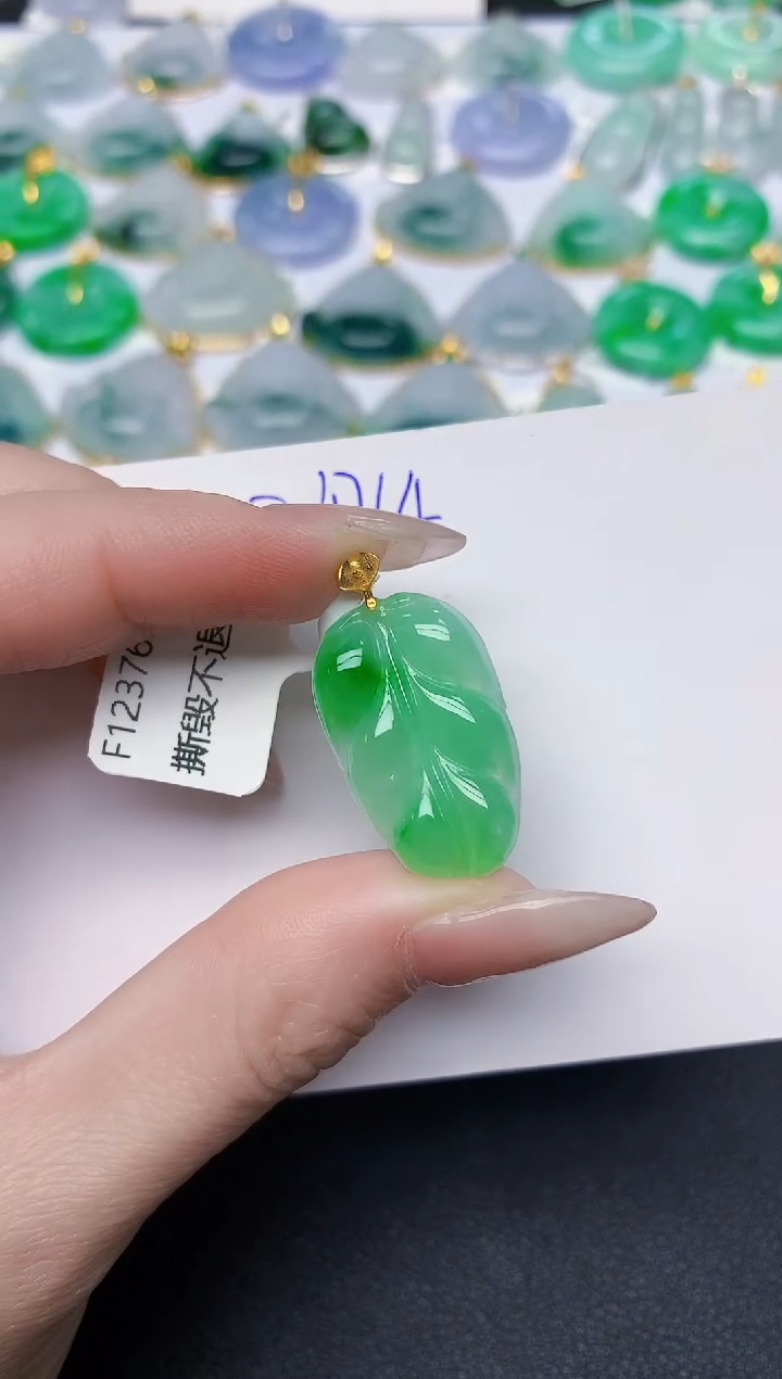 颈饰18K金镶嵌翡翠天然缅甸A货翡翠百元以上9元证书费自理