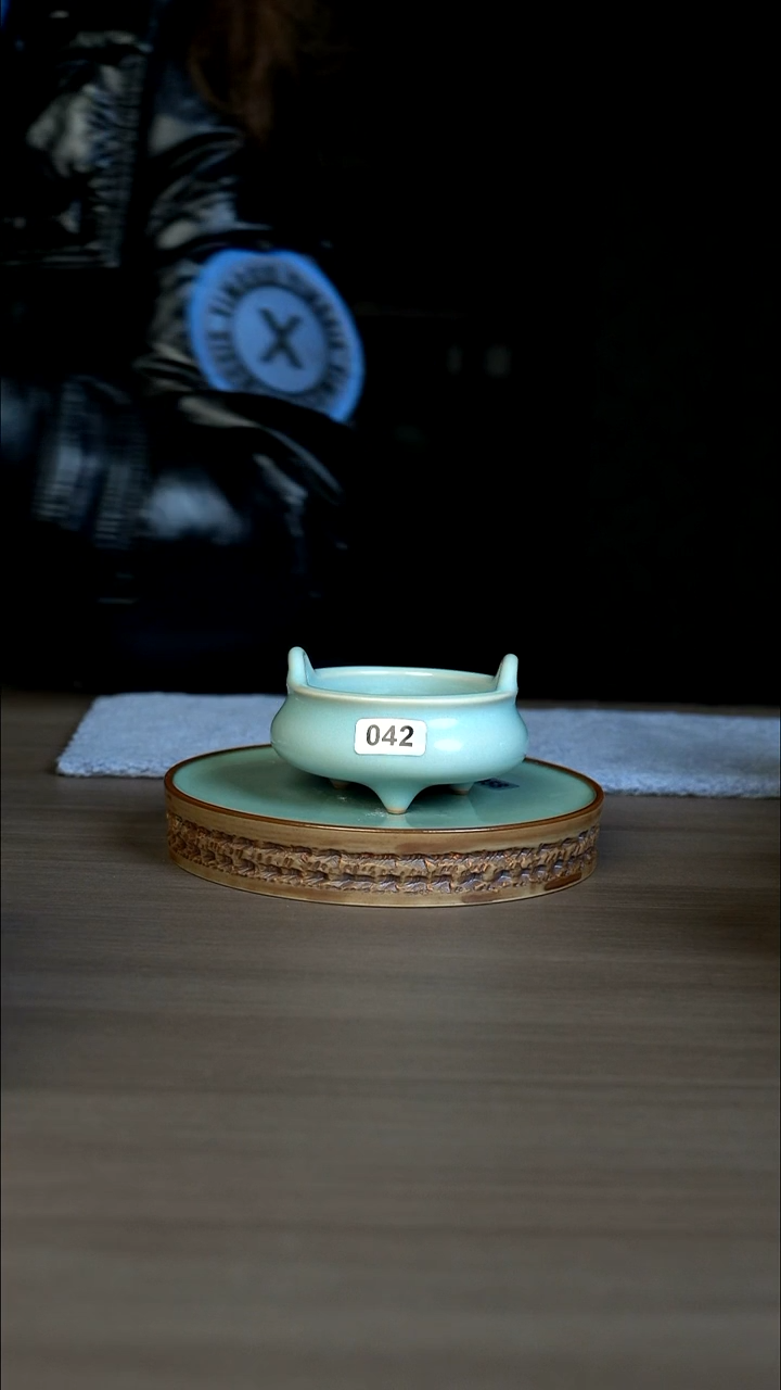 【闪购商品】杯042号天青小三足香炉微瑕不开片