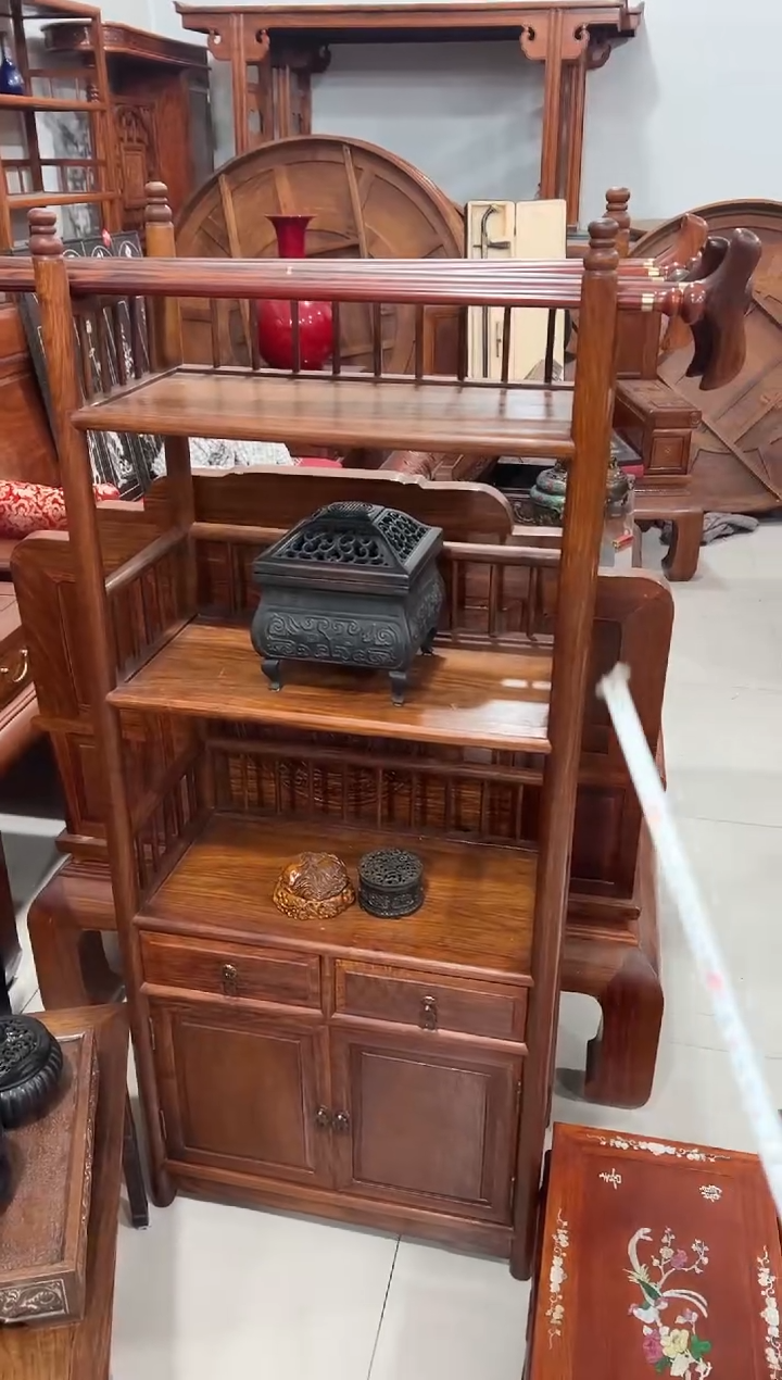 清*生花梨木三层两门书架