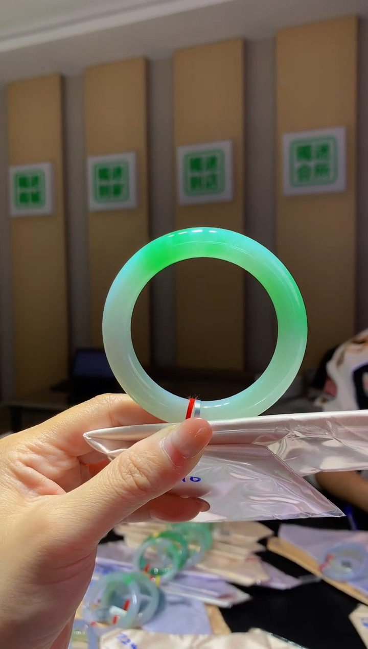 未镶嵌手镯翡翠-C432 圈口53.7 全款14.6万 定金2万