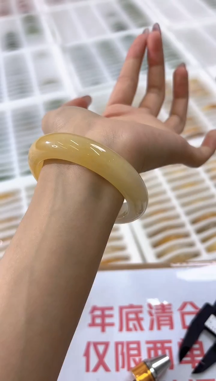 未镶嵌手镯石英质玉60-55HU