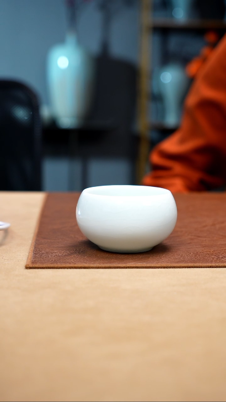 【闪购商品】珑匞玉青圈足圆融杯