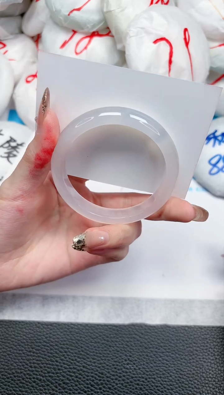 【闪购商品】石英质玉手镯未镶嵌215-57.8