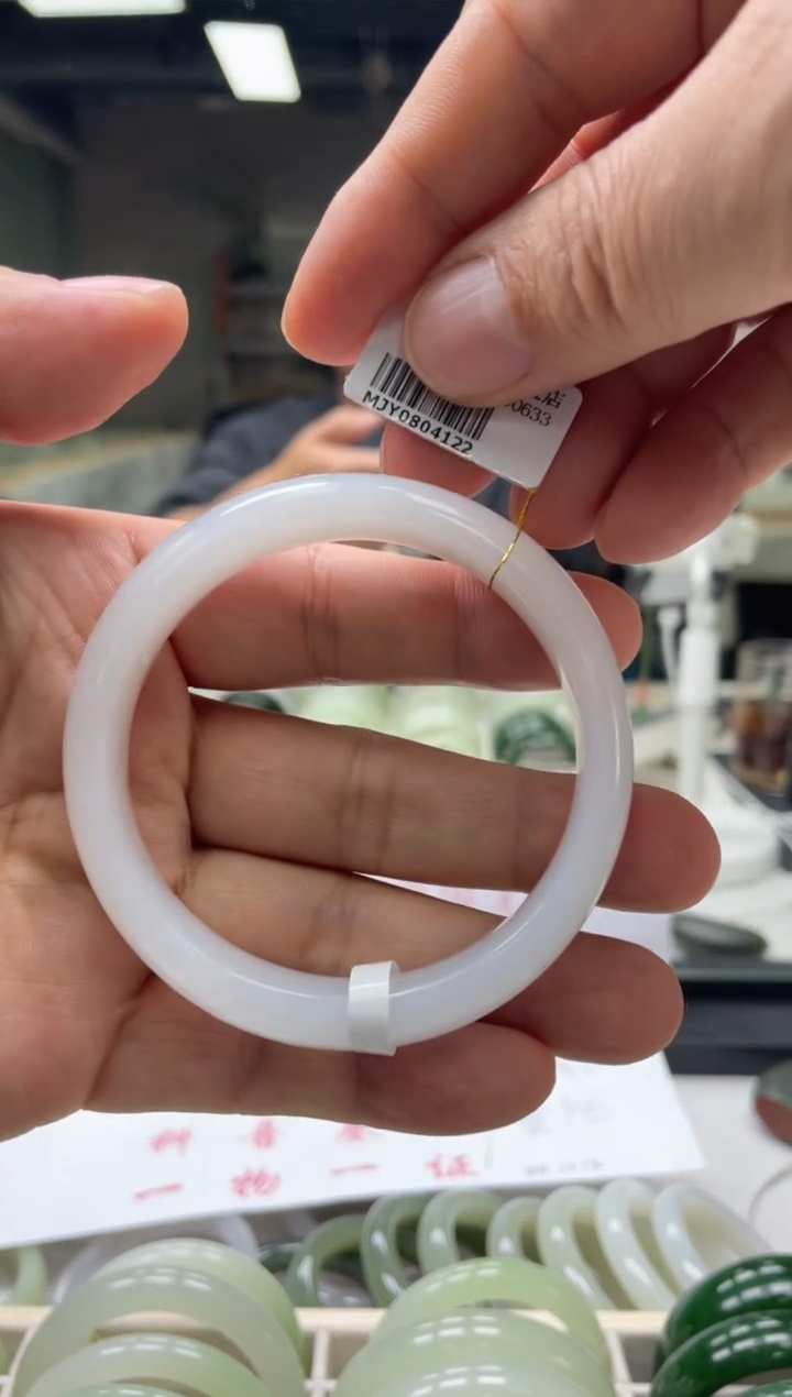 【闪购商品】和田玉手镯未镶嵌编码4122 圈口61-62