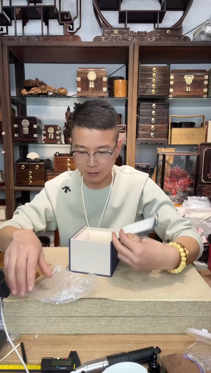 乌木类书架334老山檀貔貅手把件