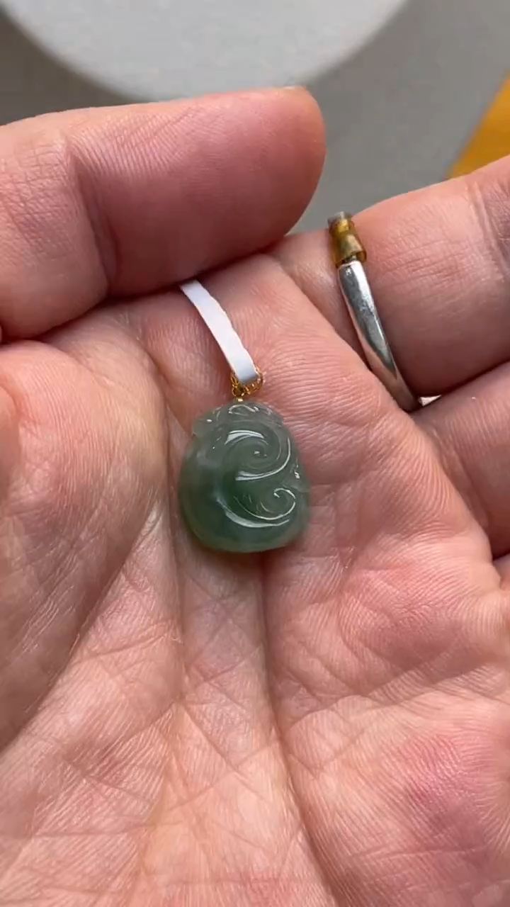 18K金镶嵌挂件翡翠玉如意