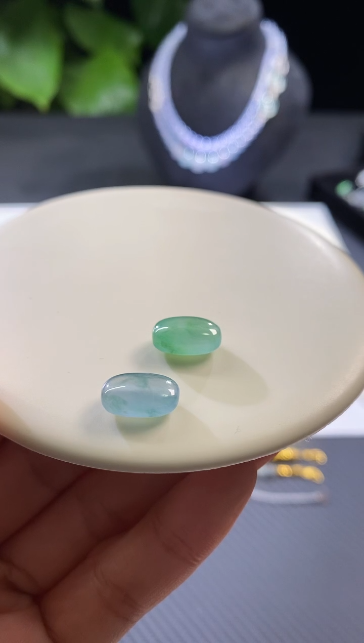 【闪购商品】翡翠挂件未镶嵌一组随行