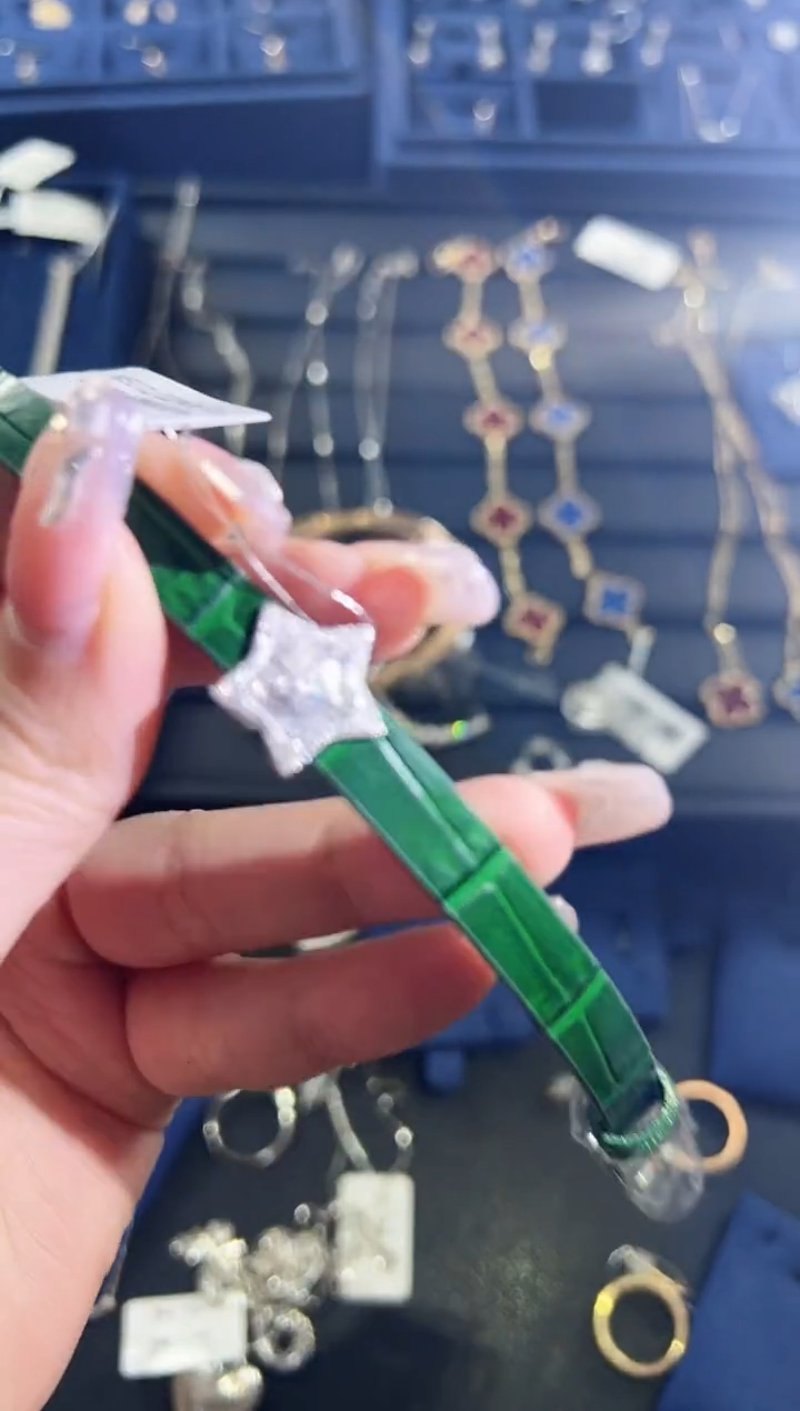 【闪购商品】钻石手牌18K金镶嵌星星手牌hgt