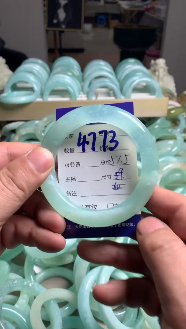 【闪购商品】蛇纹石玉手镯未镶嵌4773