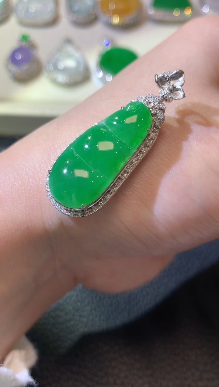 【闪购商品】翡翠吊坠(不含链)18K金镶嵌B33