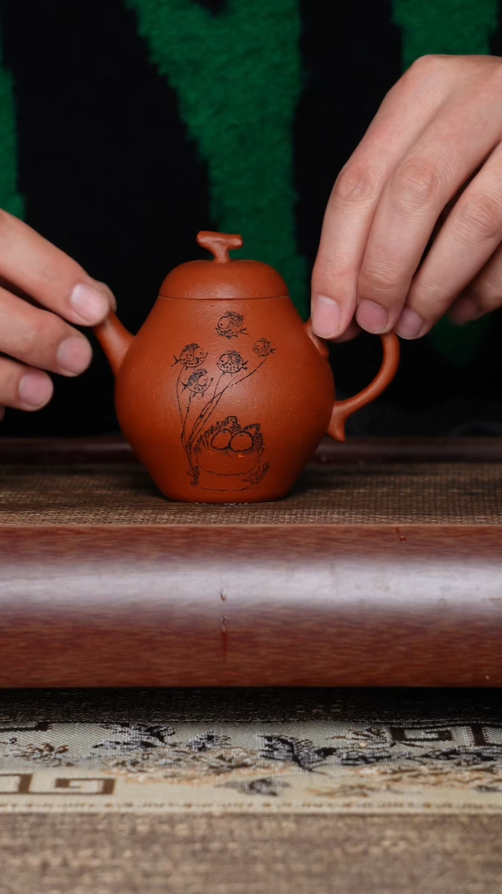 【闪购商品】紫砂茶壶小香梨降坡刻绘半手工