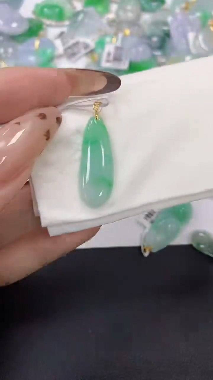 颈饰18K金镶嵌翡翠a货假一赔三支持复检百元上9元证书费自理