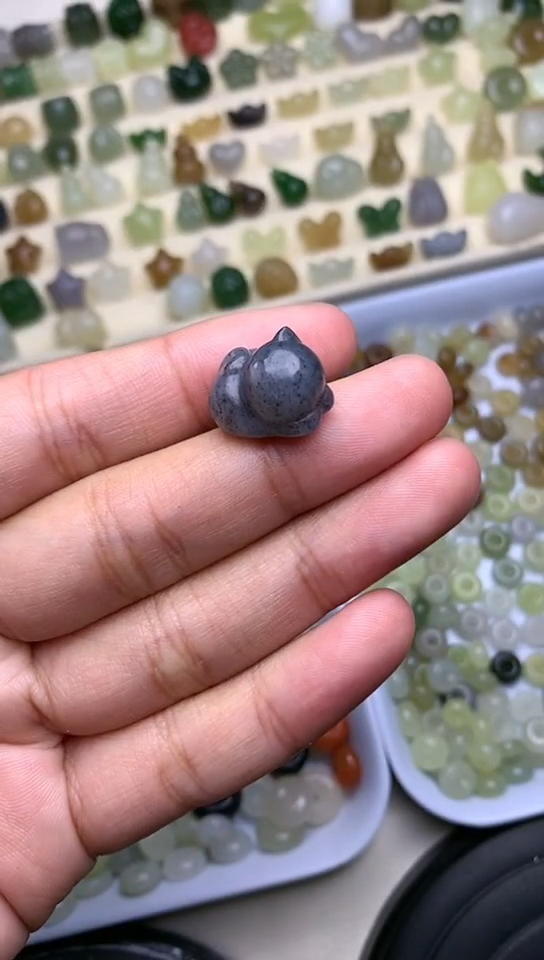 颈饰未镶嵌和田玉趴趴猫