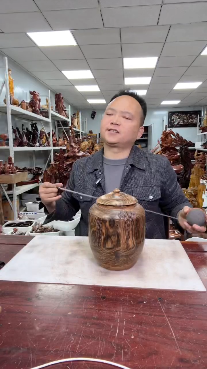 【闪购商品】花梨木类木雕工艺品8888888