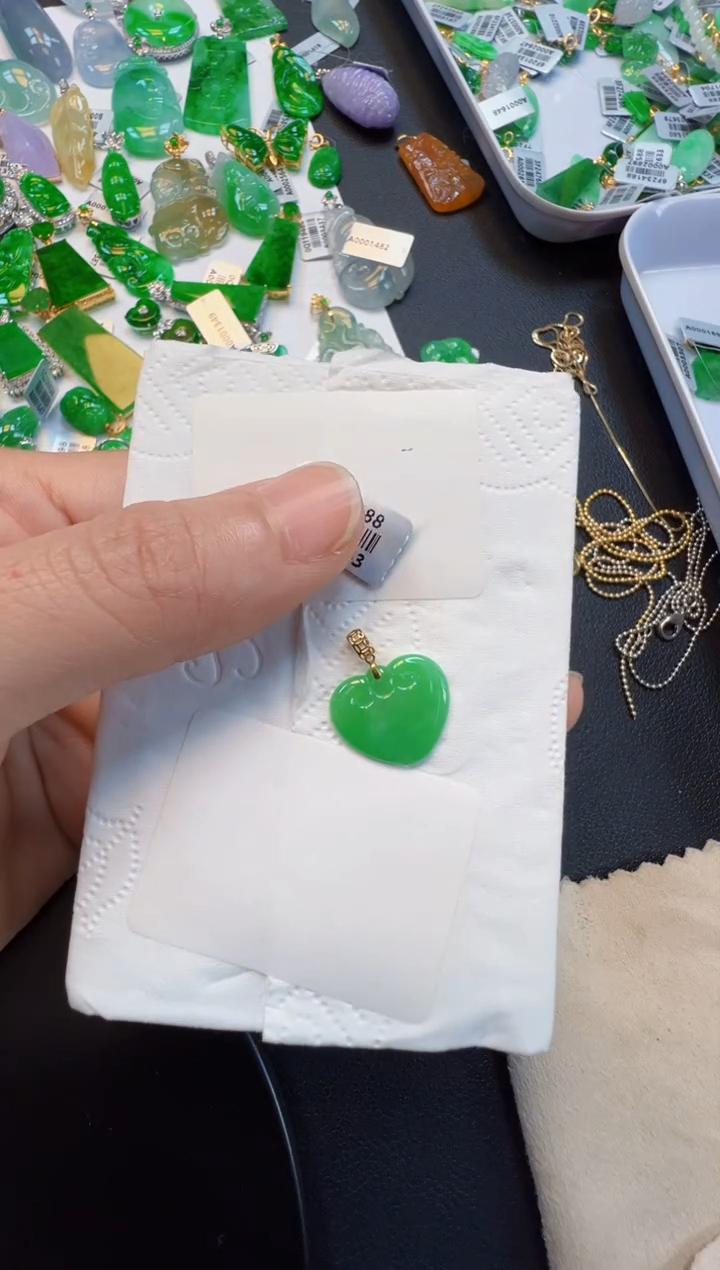 【闪购商品】翡翠吊坠(不含链)18K金镶嵌360