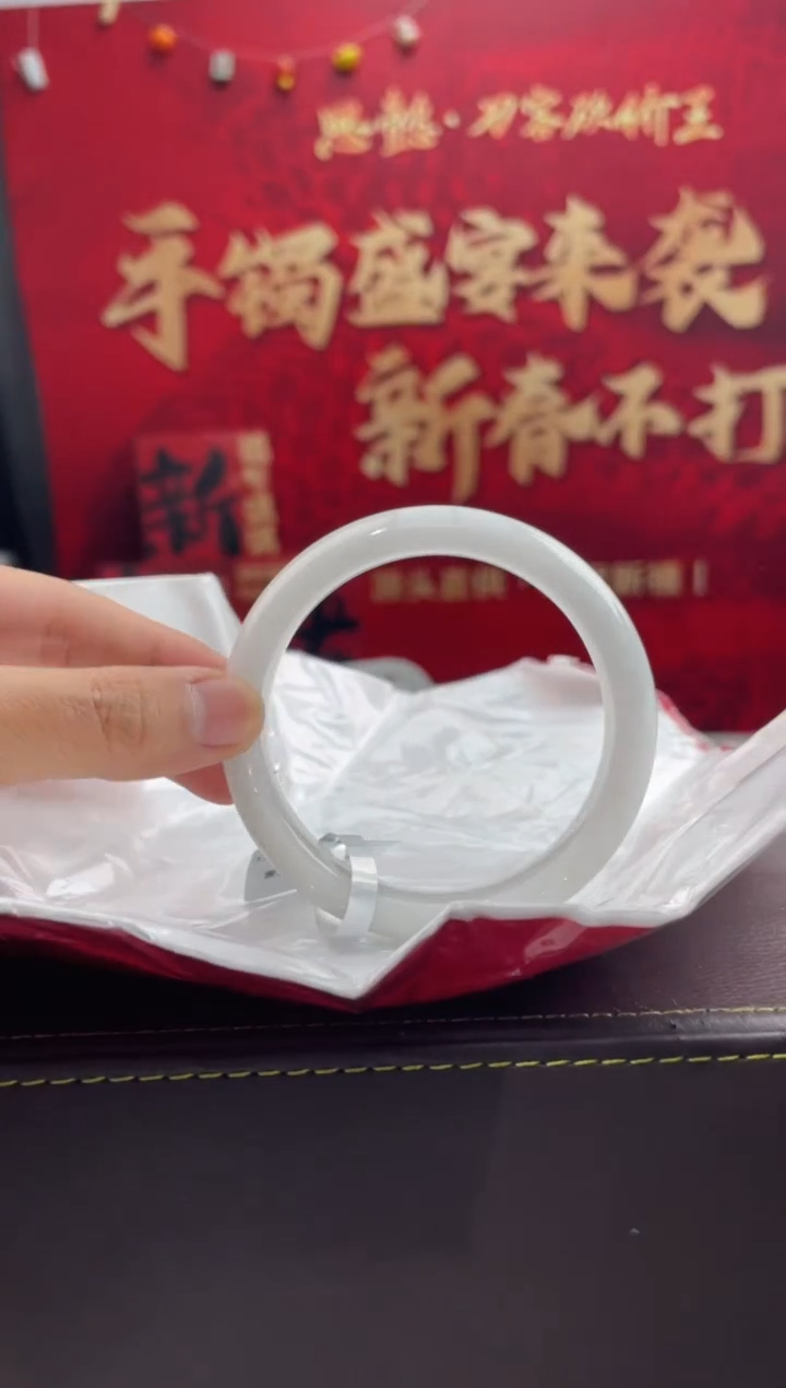 【闪购商品】翡翠手镯未镶嵌7翡翠手镯（微瑕）