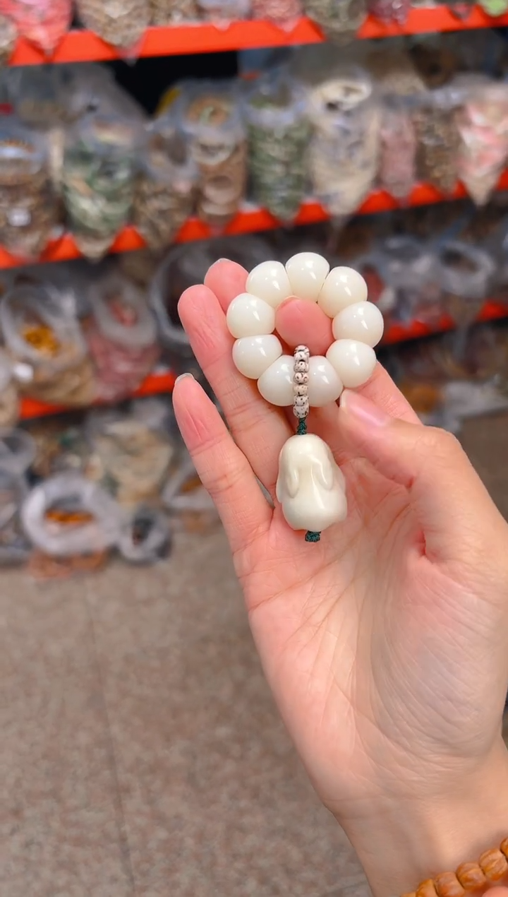 吊坠菩提根/象牙果荔枝栋手捻 白色兔