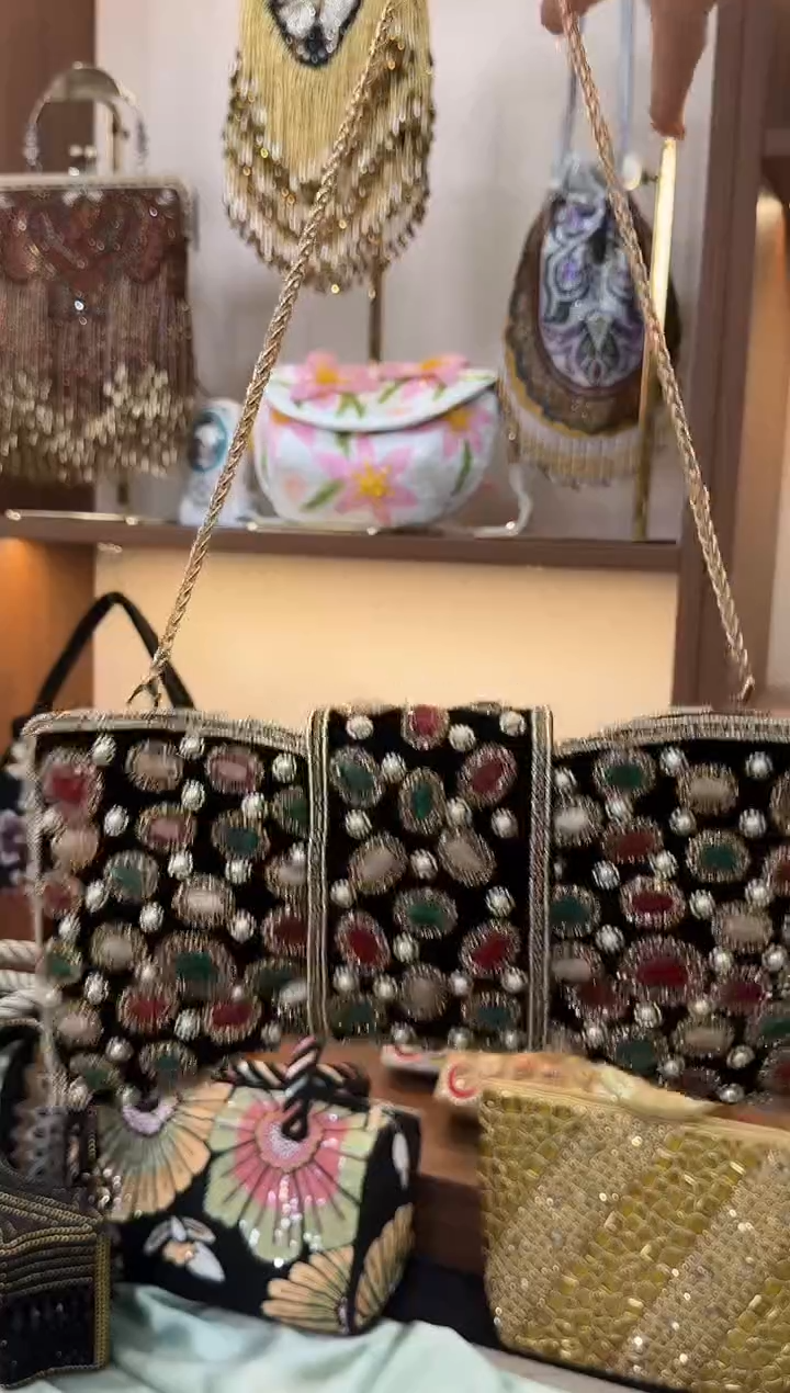 织物8黑色百格汇手工串珠包
