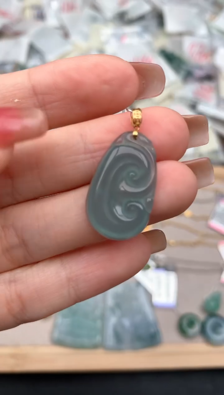 18K金镶嵌挂件翡翠一