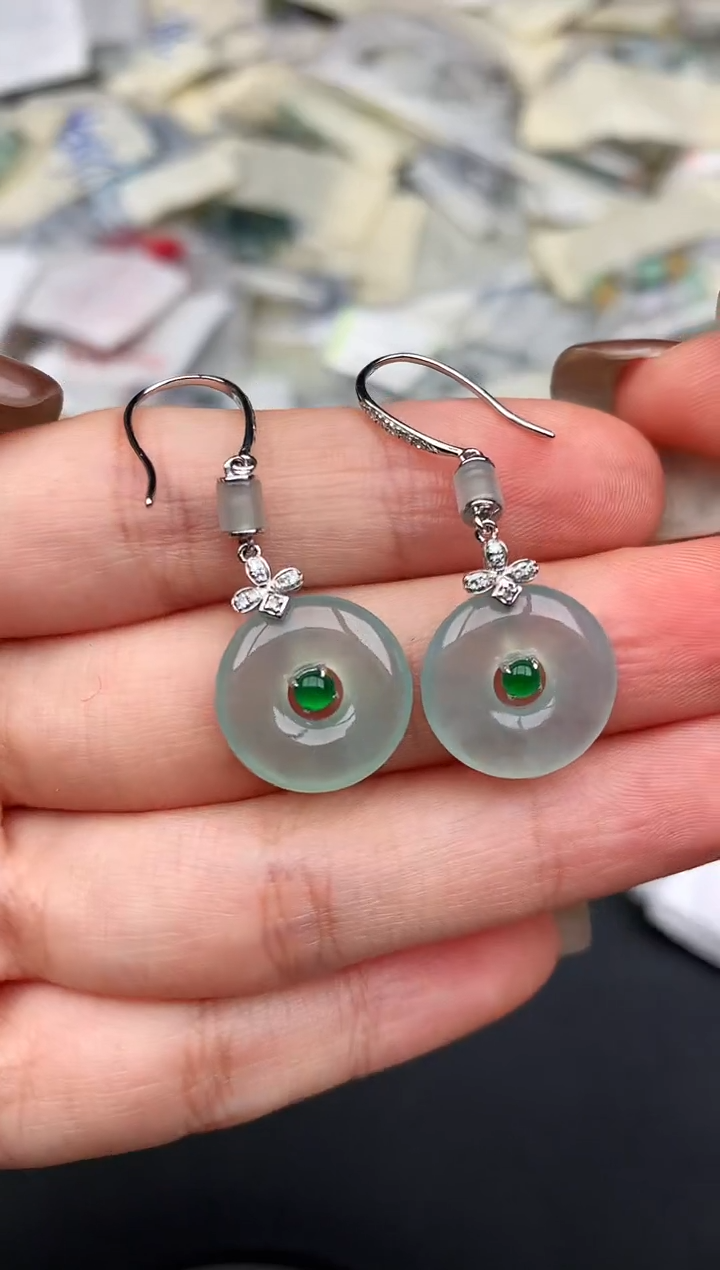 18K金镶嵌挂件翡翠—