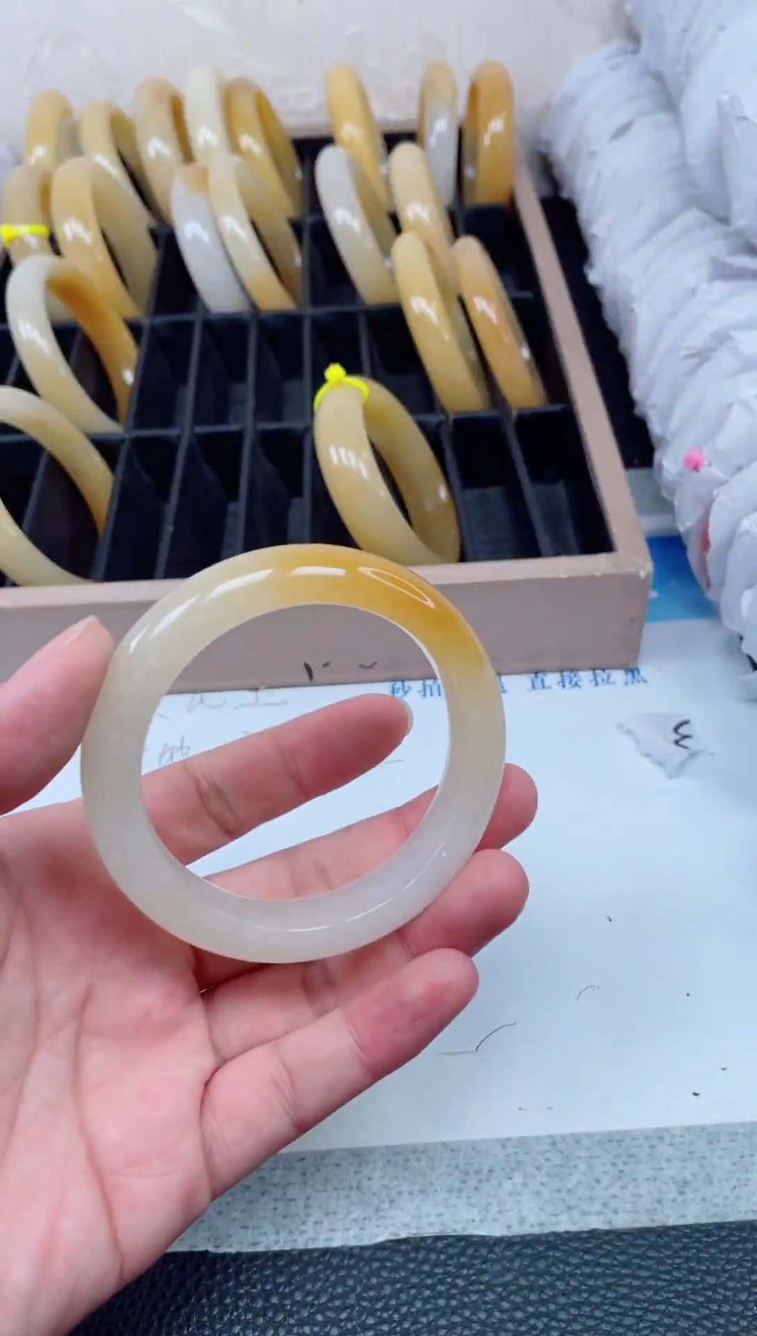 【闪购商品】石英质玉手镯未镶嵌175