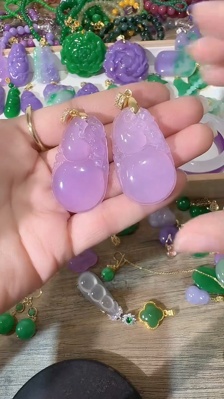 颈饰未镶嵌石英质玉如意紫葫芦