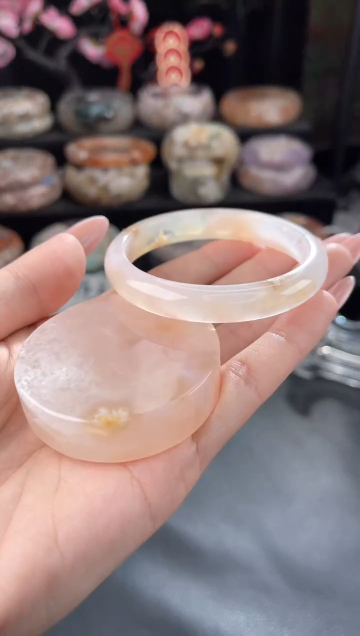 【闪购商品】石英质玉手镯未镶嵌52