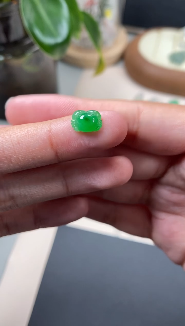 【闪购商品】翡翠颈饰银S925镶嵌翡翠冰绿裸石