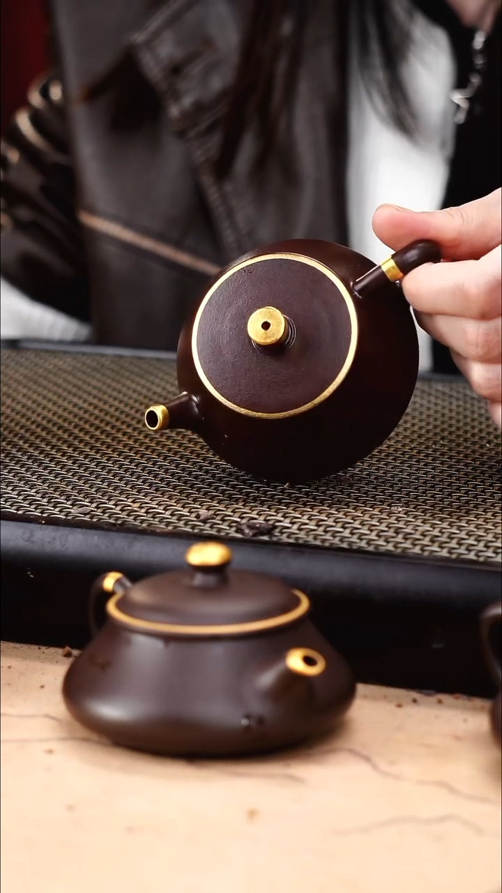 茶壶紫砂四号井茄皮紫泥描金平盖石瓢120cc