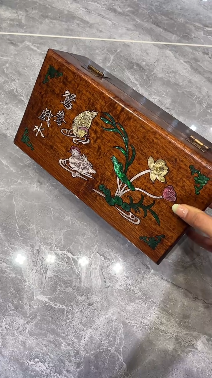 木鸳鸯戏水首饰盒