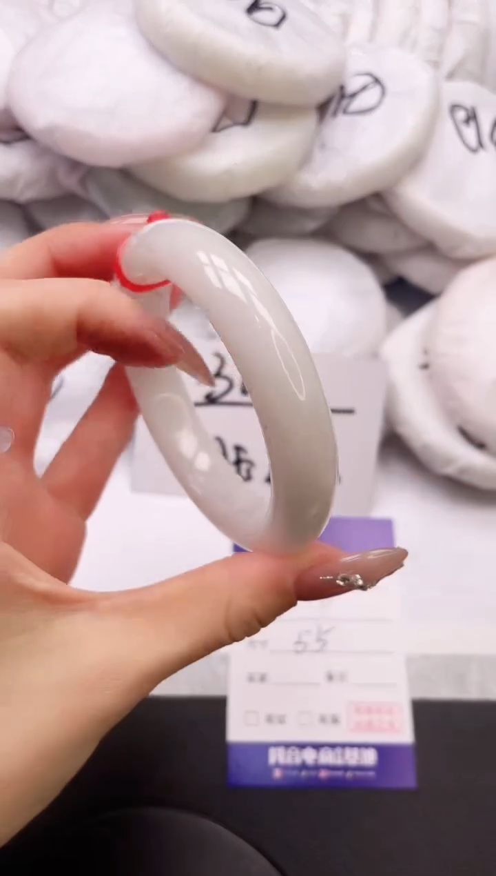 【闪购商品】和田玉手镯未镶嵌22L190-54