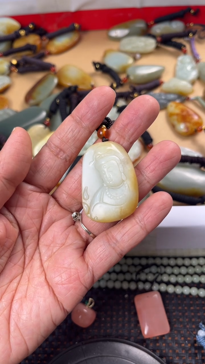 【闪购商品】和田玉颈饰未镶嵌多样性发货没有证书拍一发一有瑕