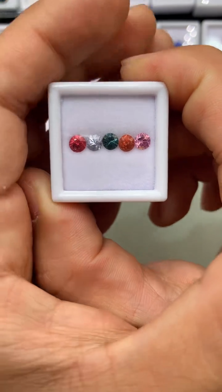 【闪购商品】定制尖晶石裸石未镶嵌圆切 一盒5/P 1.53ct