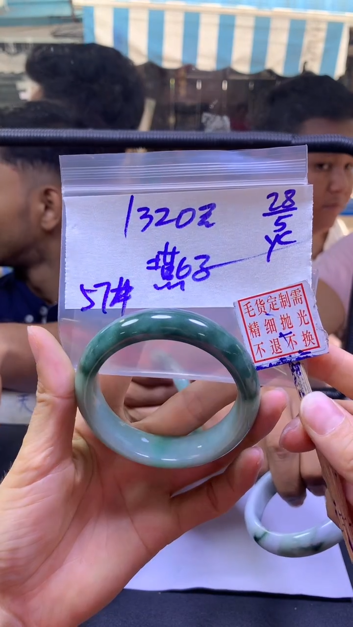 定制翡翠未镶嵌燕子+手镯57#1320元毛货需抛光