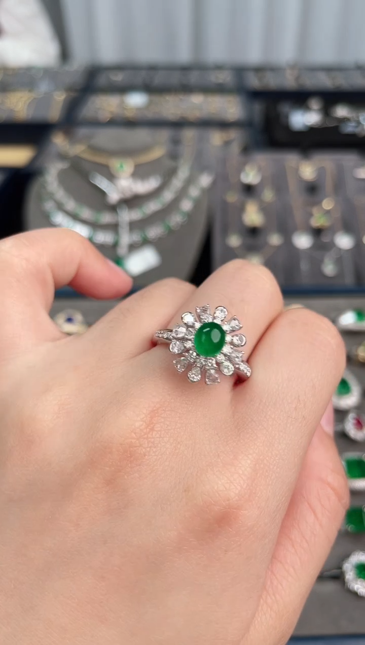 【闪购商品】祖母绿戒指18K金镶嵌0.92ct